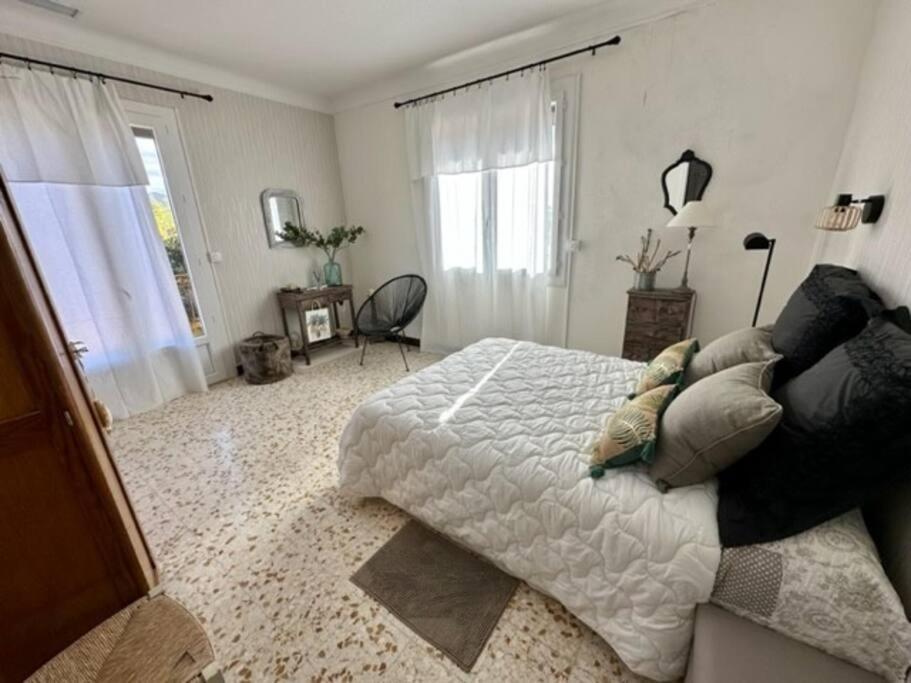 Appartement St Laurent Сен-Лоран-де-ла-Саланк Екстер'єр фото