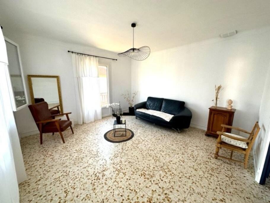 Appartement St Laurent Сен-Лоран-де-ла-Саланк Екстер'єр фото