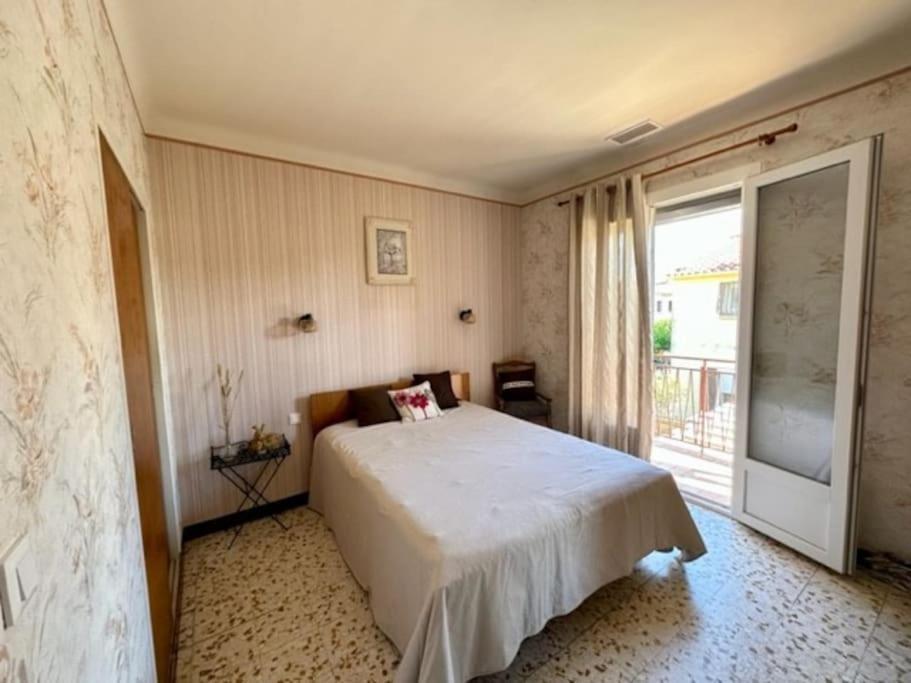Appartement St Laurent Сен-Лоран-де-ла-Саланк Екстер'єр фото