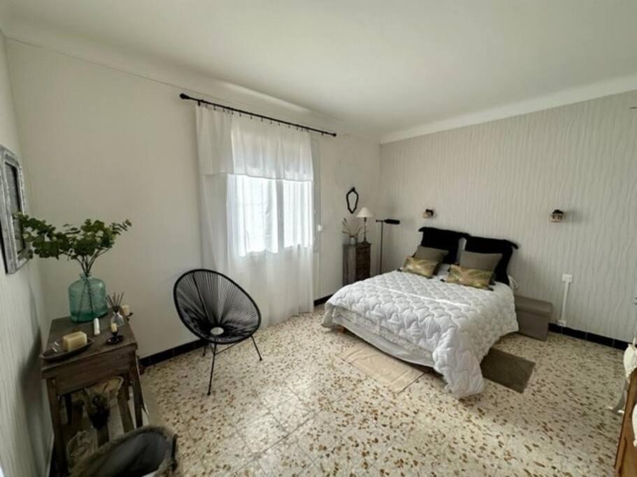 Appartement St Laurent Сен-Лоран-де-ла-Саланк Екстер'єр фото