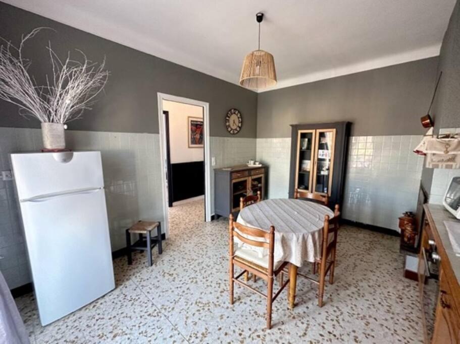 Appartement St Laurent Сен-Лоран-де-ла-Саланк Екстер'єр фото