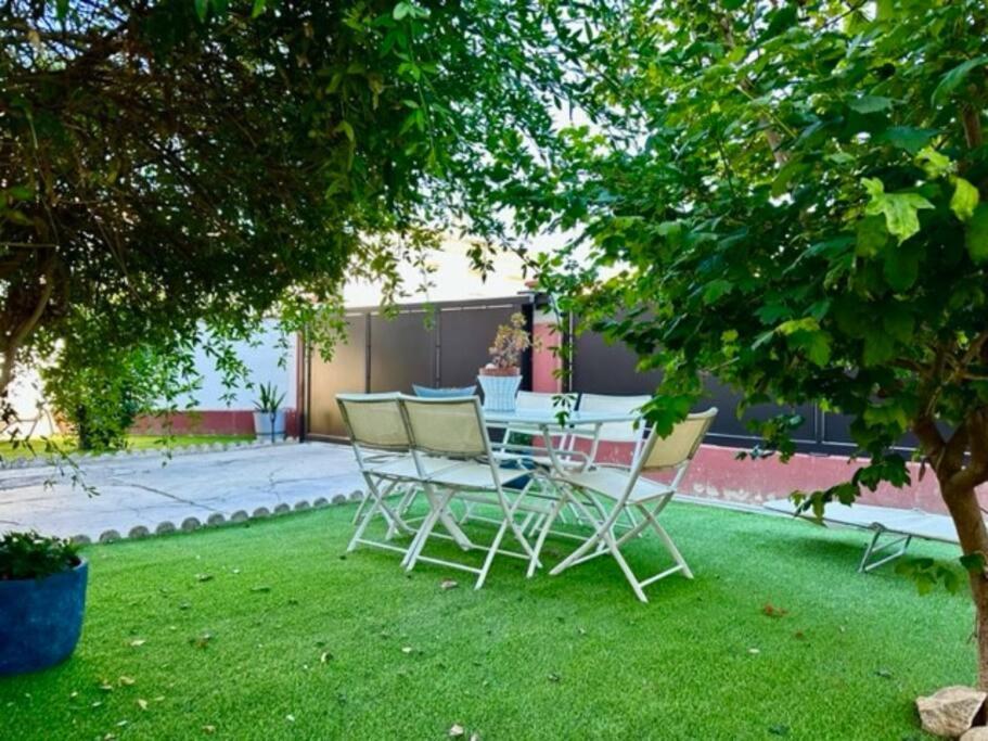 Appartement St Laurent Сен-Лоран-де-ла-Саланк Екстер'єр фото